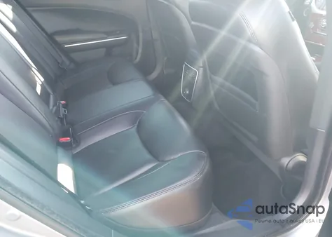 2013 Chrysler 300 Motown z USA, uszkodzony, nr VIN 2C3CCAAG1DH599342